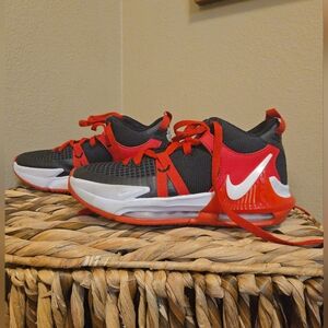 NIKE Lebron Witness 7 Big Kids' Basketball Sneakers